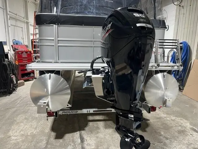 2023 Sylvan Mirage Cruise 8522