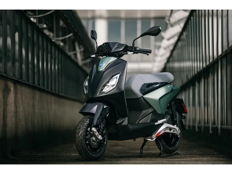 2023 Piaggio 1 Active thumbnail 4
