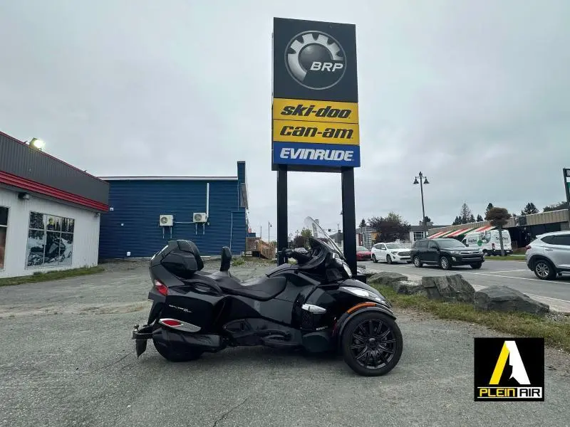 2014 Can-Am CAN-AM SPYDER RT-S 1330 SE6