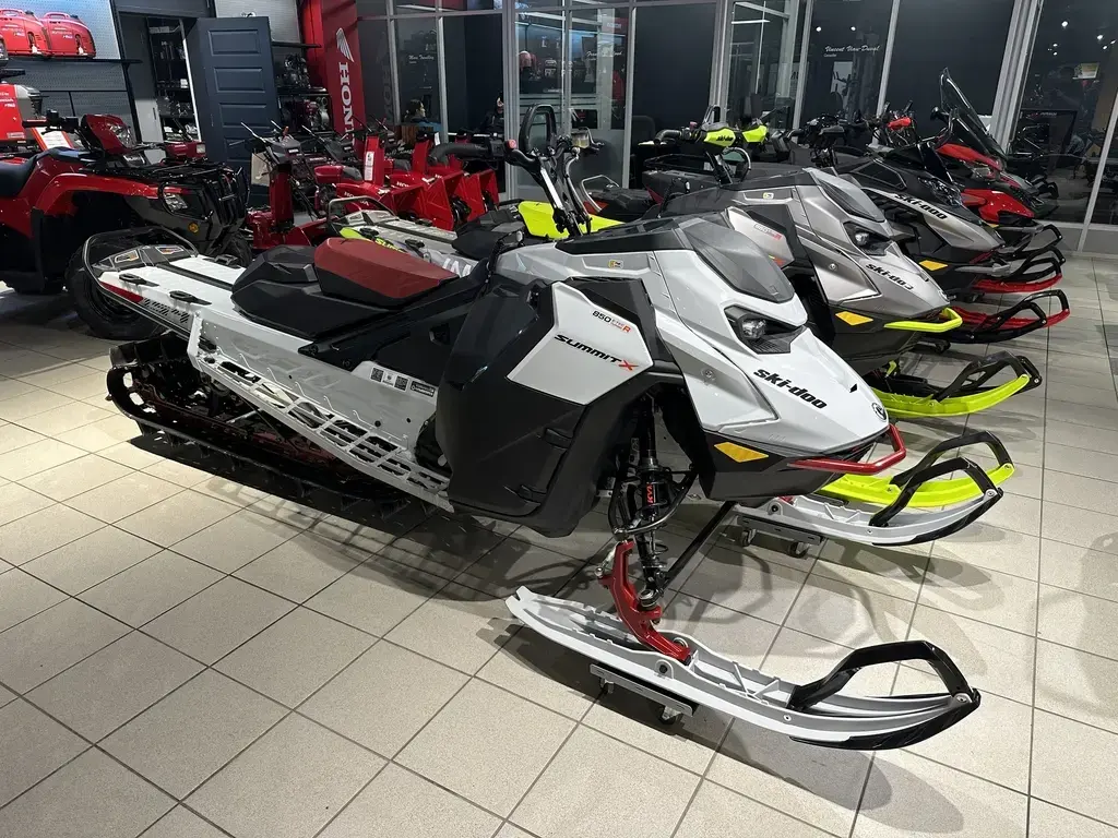 2023 Ski-Doo SUMMIT X 850 TURBO 154 3P **DÉMO**