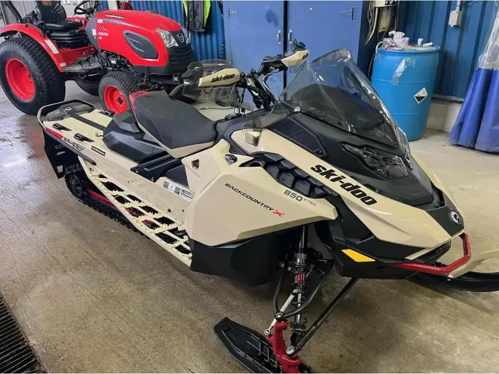 Ski-Doo BACKCOUNTRY 850 X E-TEC 2024