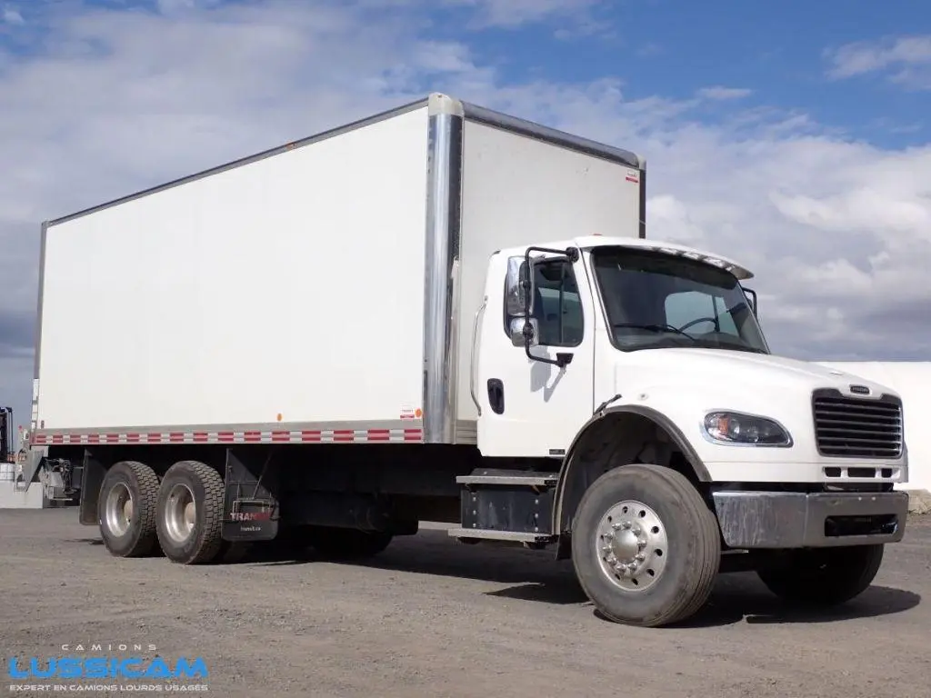 2021 Freightliner M2106 