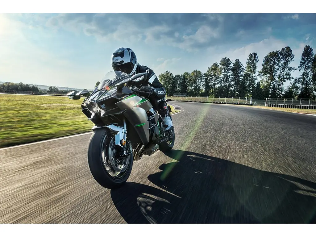New 2025 Kawasaki NINJA H2 CARBON in Laval Laval Moto