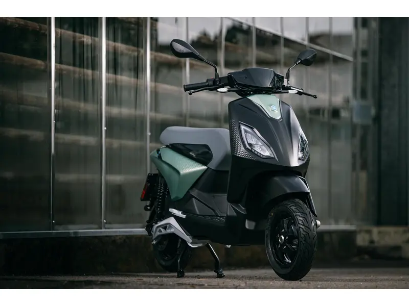 2023 Piaggio 1 Active thumbnail 3