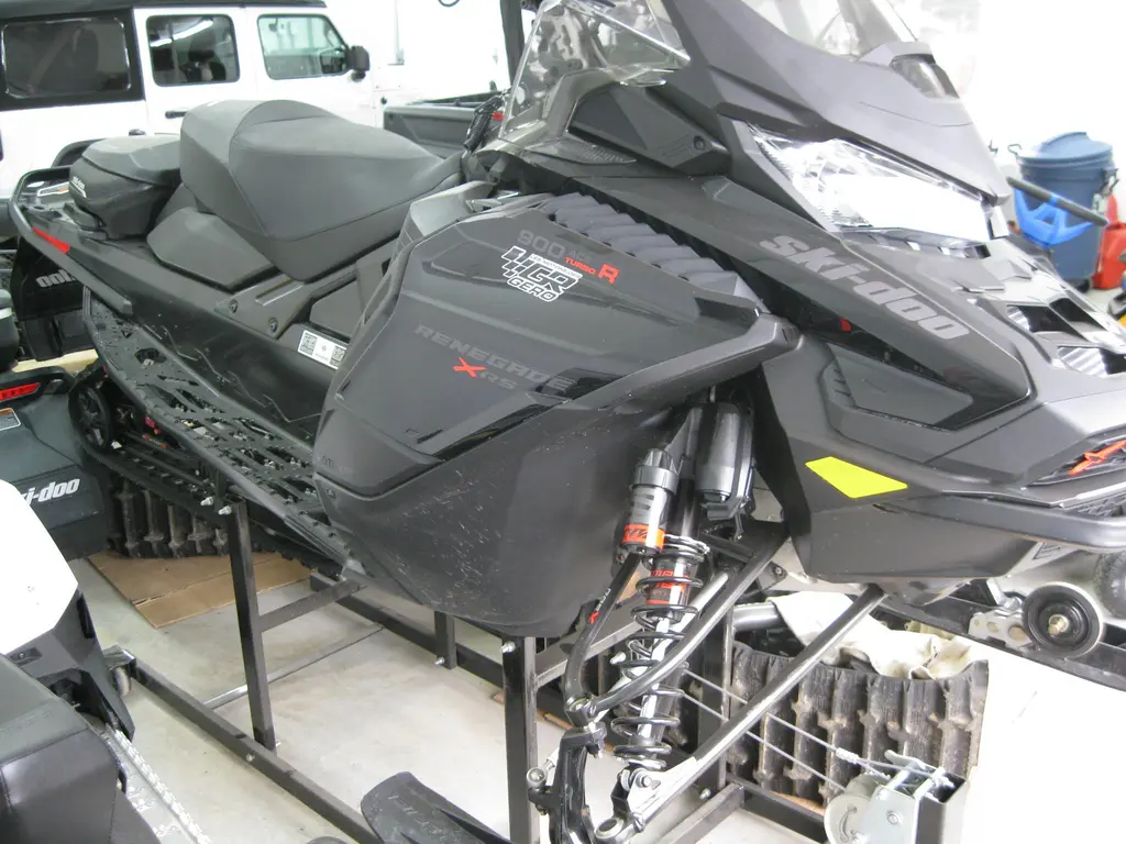 Ski-Doo Renegade XRS 900 Turbo R  2023