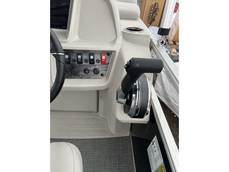 Legend 18 FUN PONTOON 2024