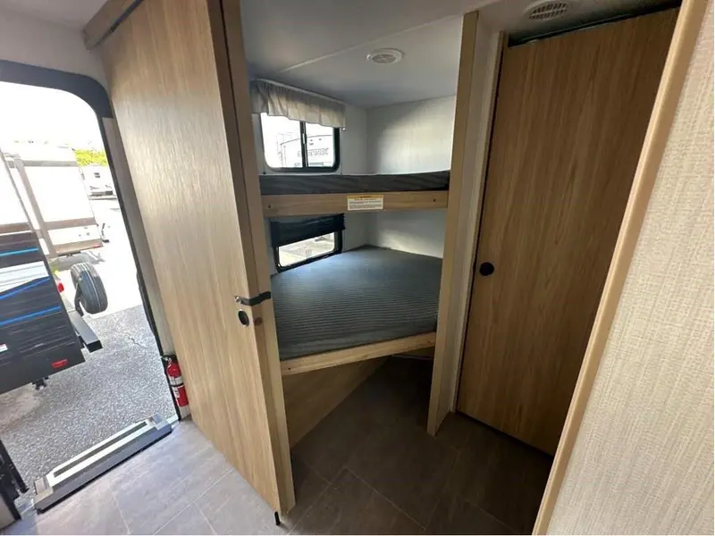 2025 Heartland Prowler 3211BH Deux salles de bain thumbnail 10