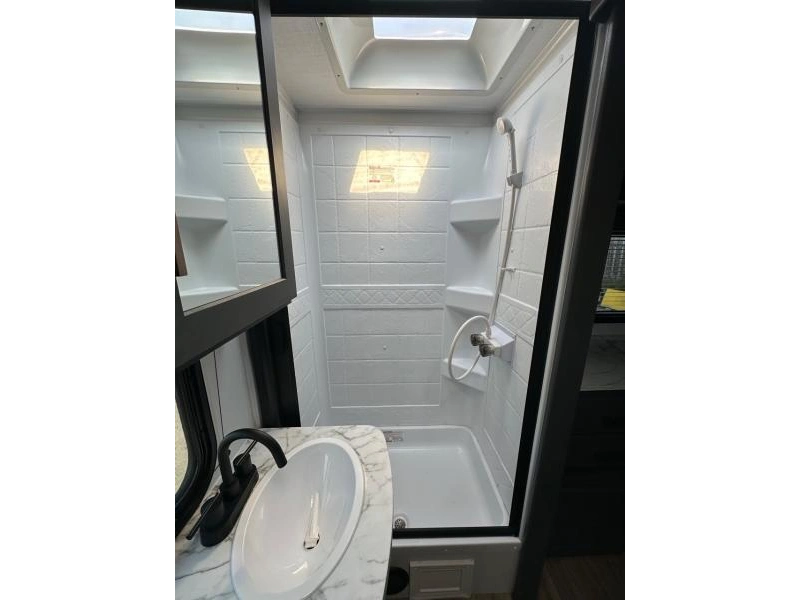 2024 Keystone Rv 2220ml alt