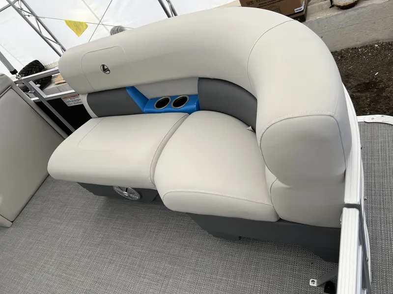 Legend 18 FUN PONTOON 2024