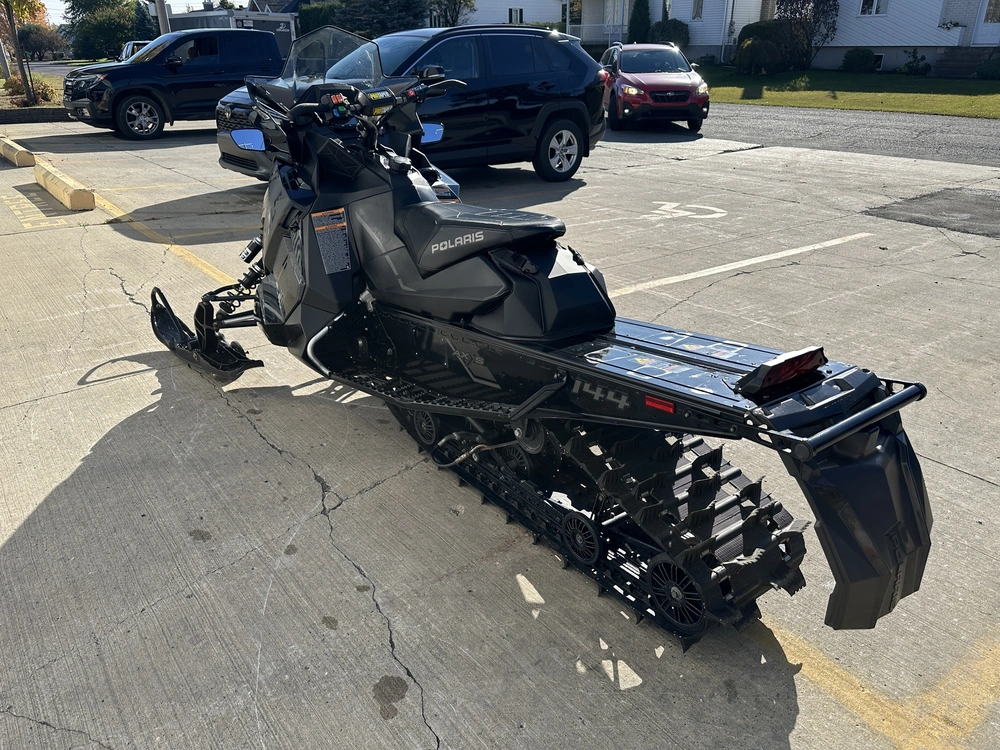 Polaris 800 Switchback Assault 144 2020 alt