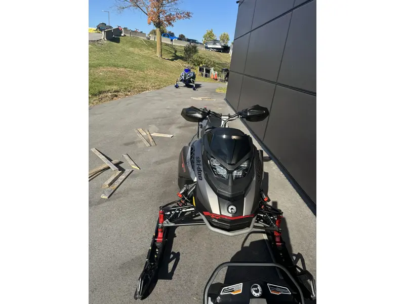 2023 Ski-Doo RENEGADE XRS 850 ETEC w. Smart Shox and 10.25 Touchscreen