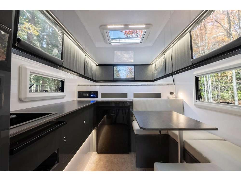 2026 Next Rv Land'r alt