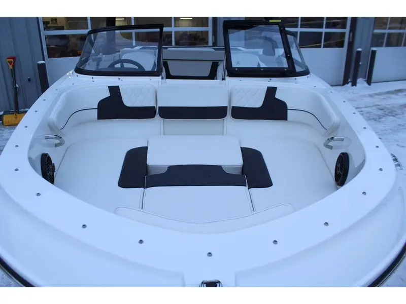 Bayliner VR4 2024