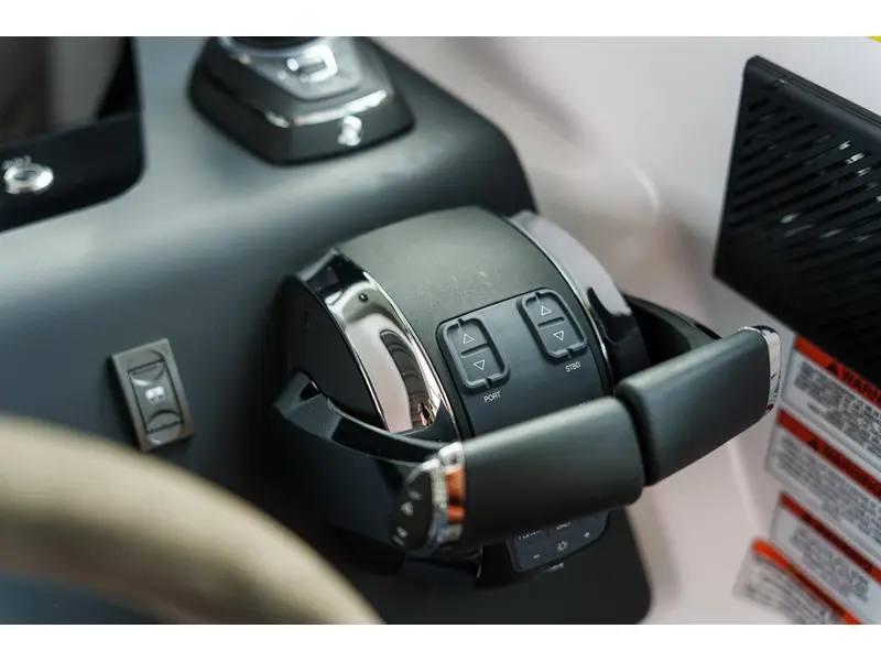 2022 Axopar 37 XC CROSS CABIN