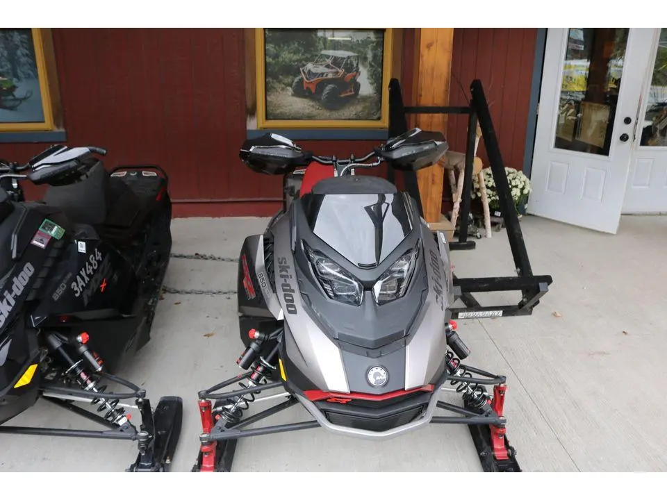 2023 SKI-DOO mxz xrs 