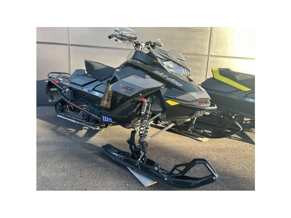 2021 Ski-Doo MXZ XRS 850 ETEC