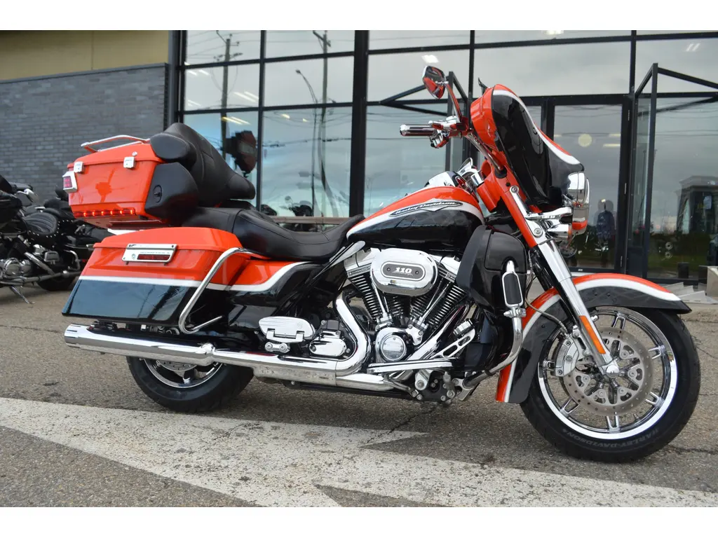 2012 Harley-Davidson FLHTCUSE