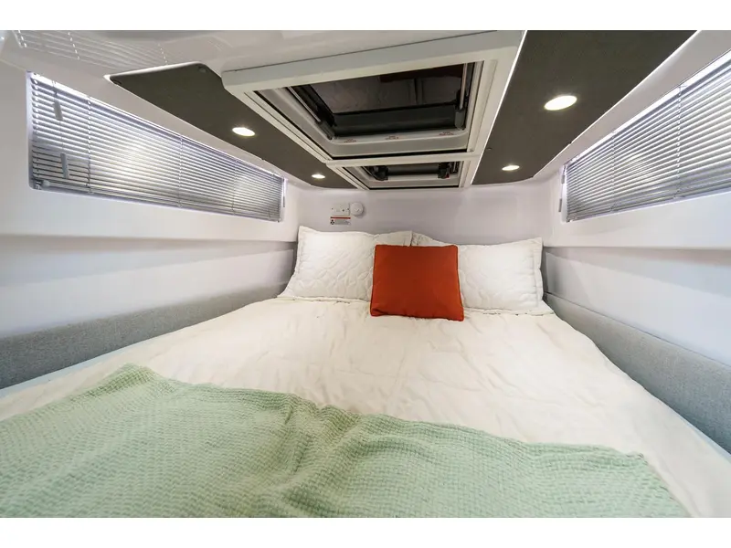 2022 Axopar 37 XC CROSS CABIN