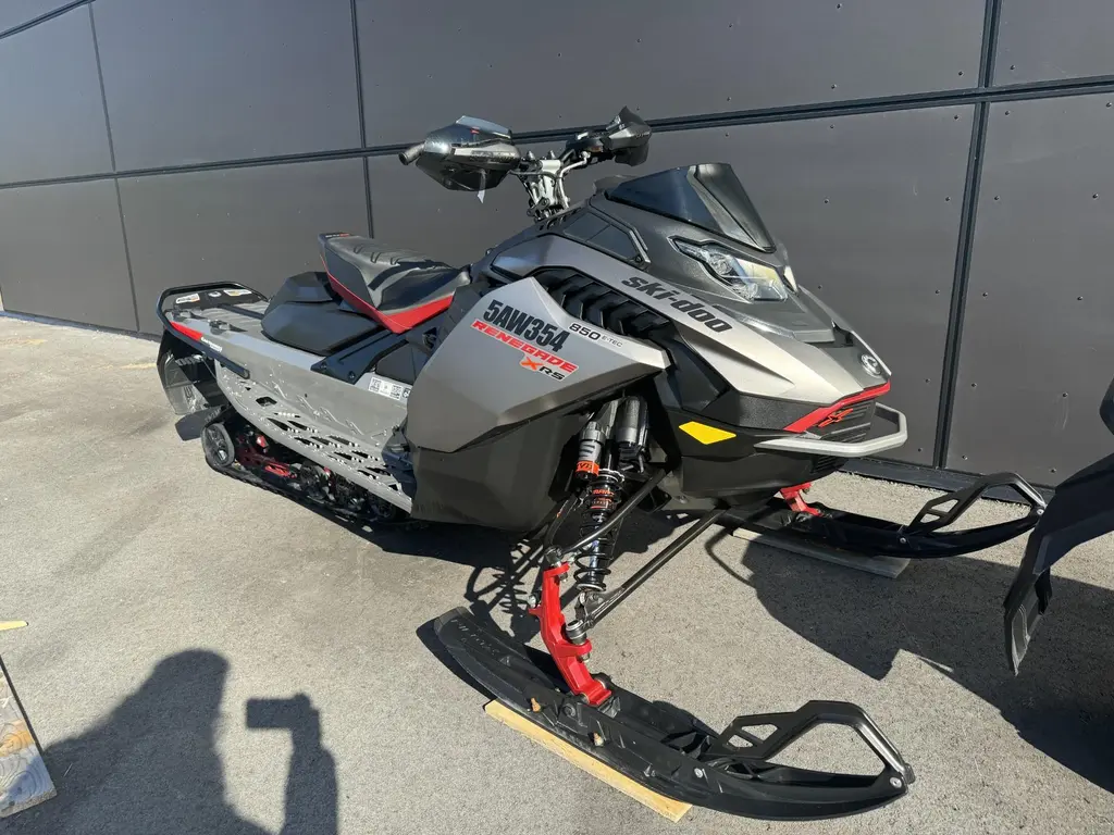 2023 Ski-Doo RENEGADE XRS 850 ETEC w. Smart Shox and 10.25 Touchscreen