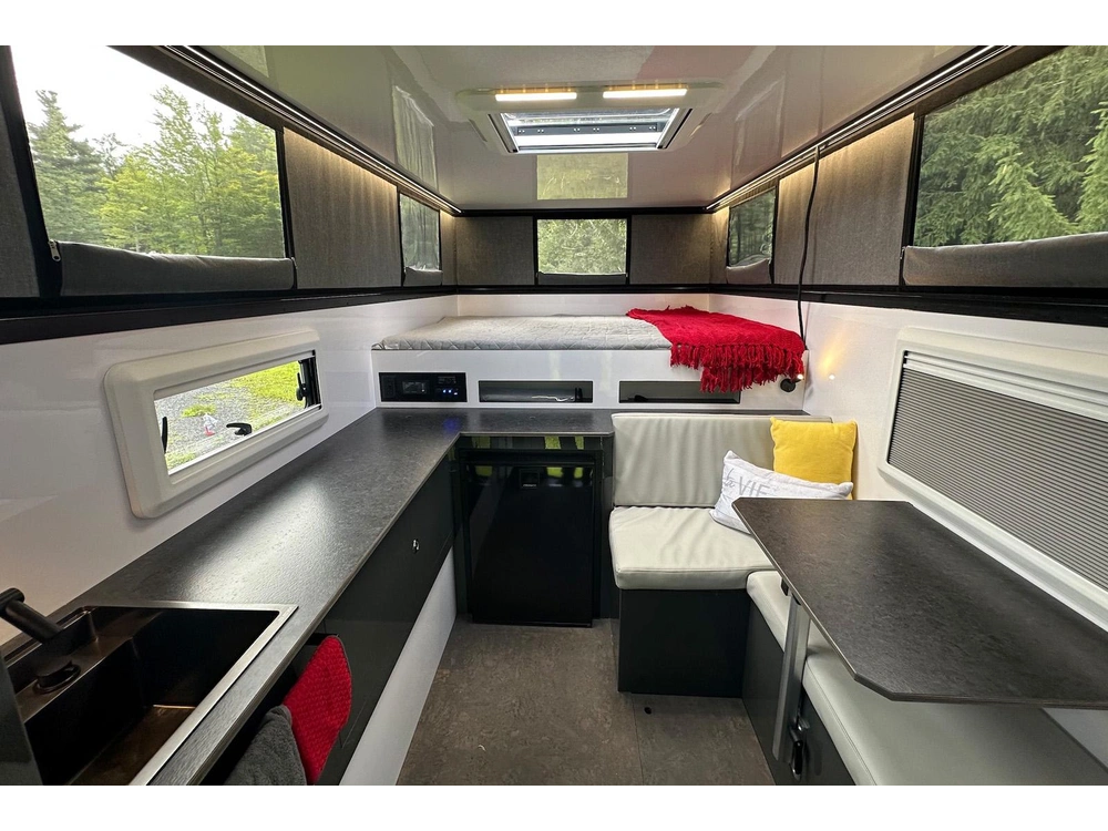 2026 Next Rv Land'r alt
