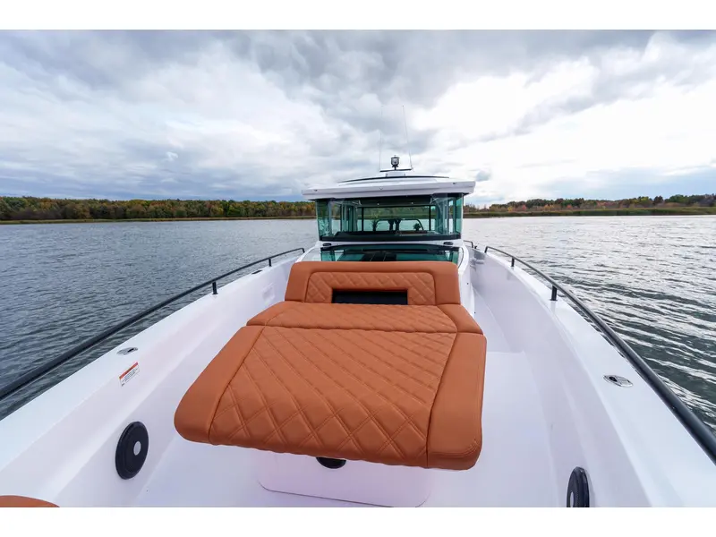 2022 Axopar 37 XC CROSS CABIN