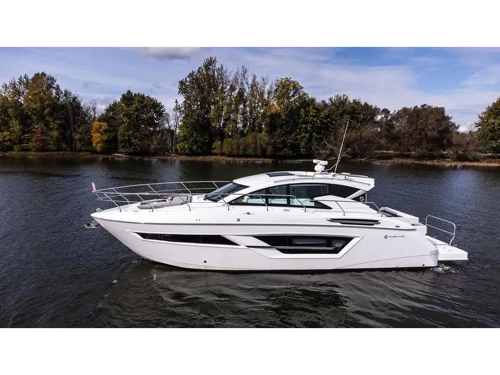 Cruisers Yachts 46 CANTIUS 2023