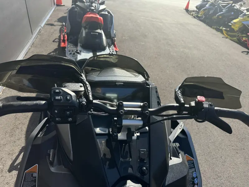 2023 Ski-Doo RENEGADE XRS 850 ETEC w. Smart Shox and 10.25 Touchscreen