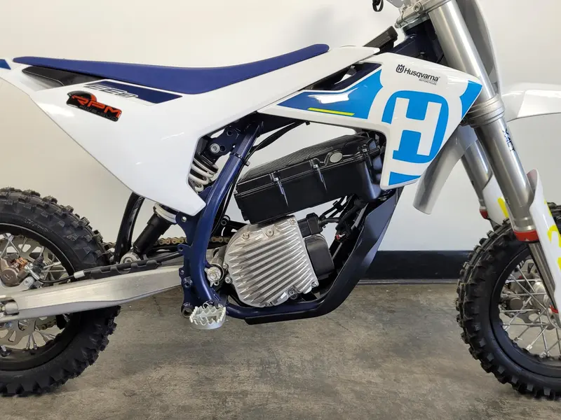2024 Husqvarna EE 3 ⚡ Moteur électrique de pointe thumbnail 5
