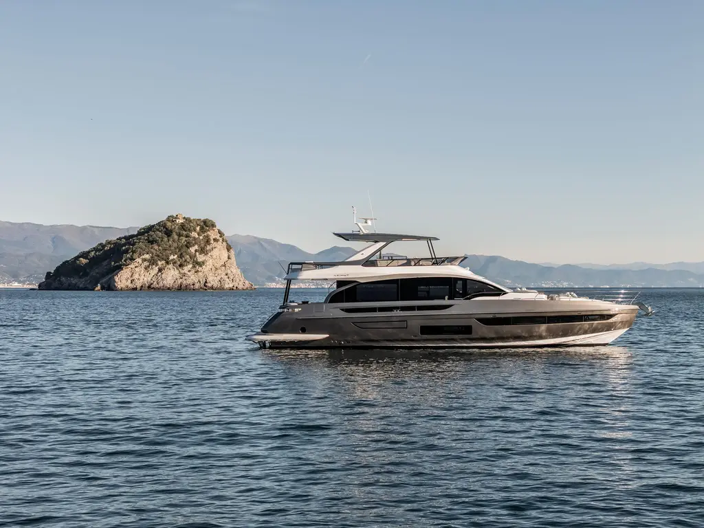2026 Azimut FLY 72 