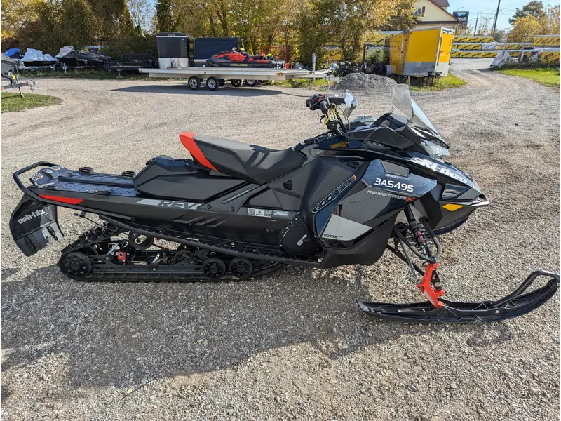 2020 Ski-Doo Renegade X 850 E-TEC® 9688 KM WARRANTY