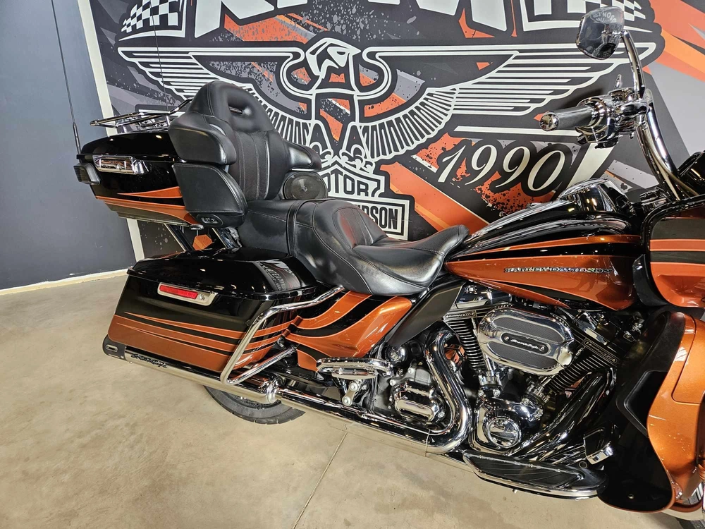 Harley-davidson Cvo Road Glide Ultra Fltruse 2015 alt