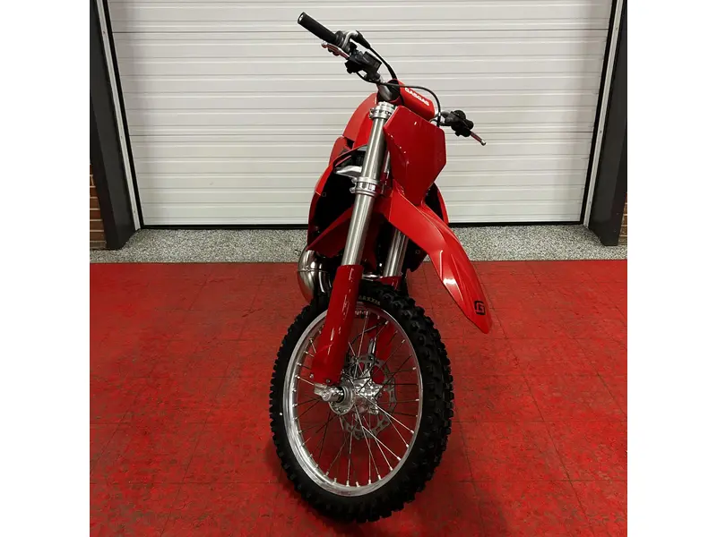 2025 GASGAS MC 250 thumbnail 2