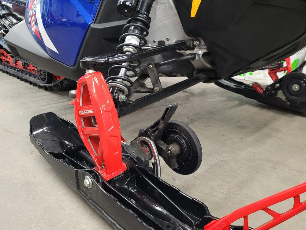 2023 Polaris Prostar S4 Indy Adventure 137` Démo alt