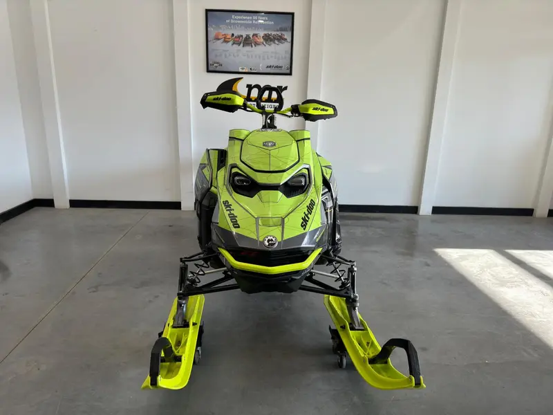 2023 Ski-Doo SUMMIT X EXPERT