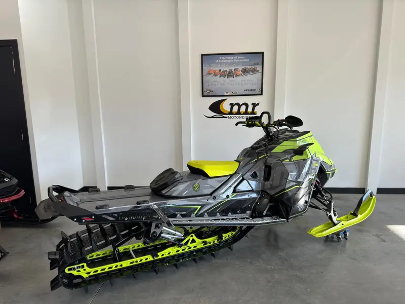 2023 Ski-Doo SUMMIT X EXPERT