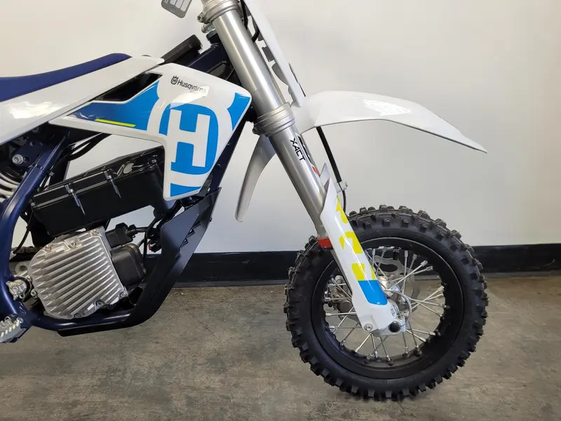 2024 Husqvarna EE 3 ⚡ Moteur électrique de pointe thumbnail 4