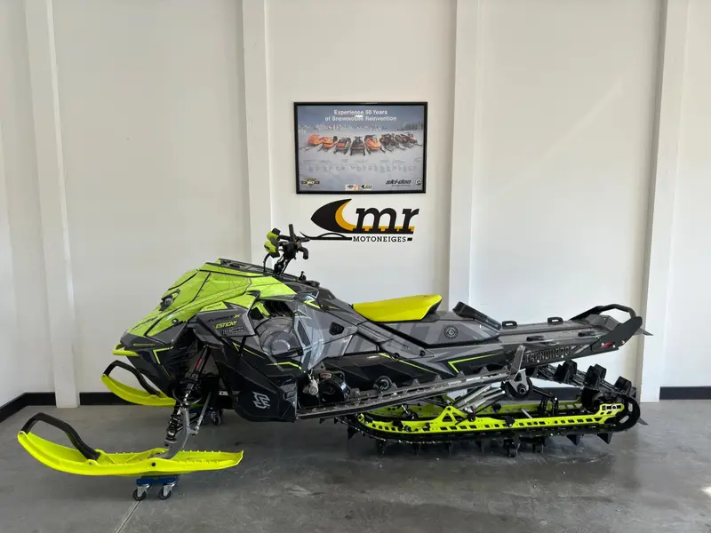 2023 Ski-Doo SUMMIT X EXPERT