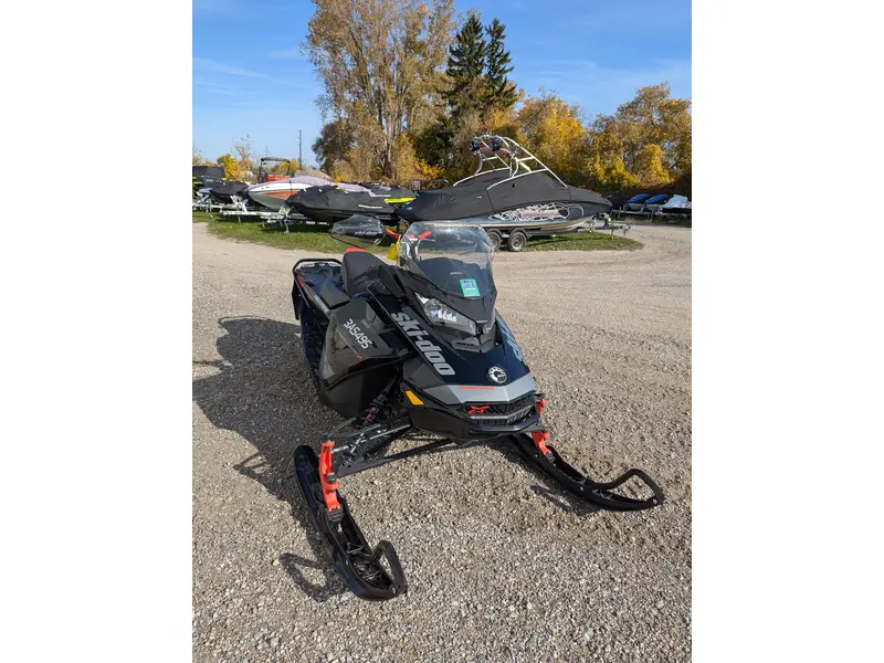 2020 Ski-Doo Renegade X 850 E-TEC® 9688 KM WARRANTY