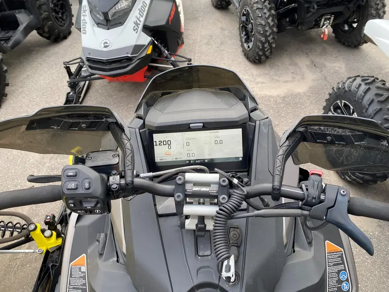 2023 Ski-Doo Renegade XRS 850 E-Tec