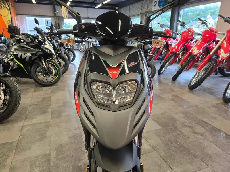 2025 Aprilia SR 50 MT 4T