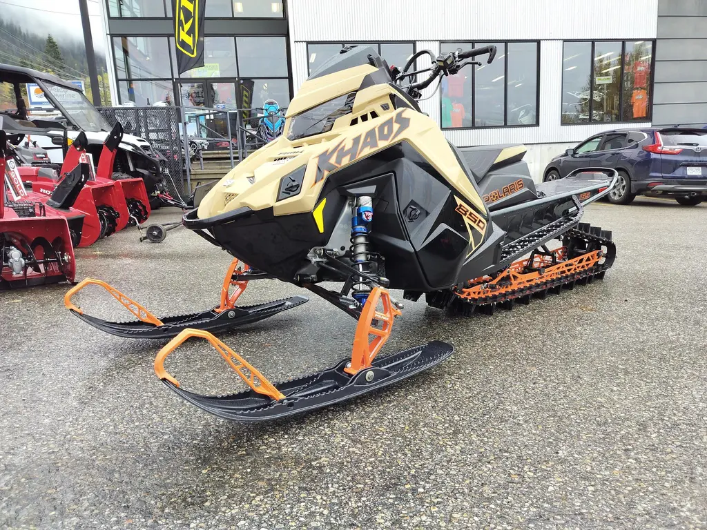 2024 Polaris 850 RMK KHAOS SLASH 165 – Gloss Black / Military Tan / Orange Burst