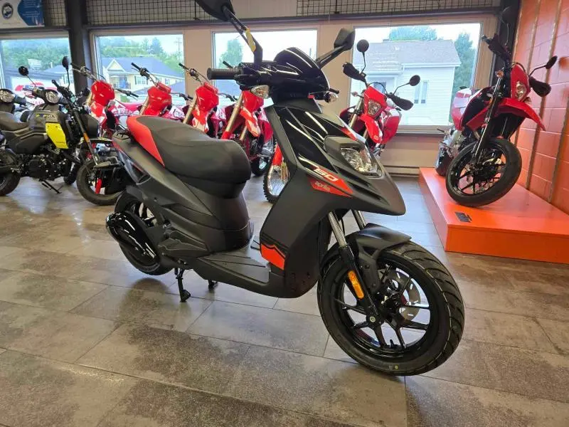 2025 Aprilia SR 50 MT 4T