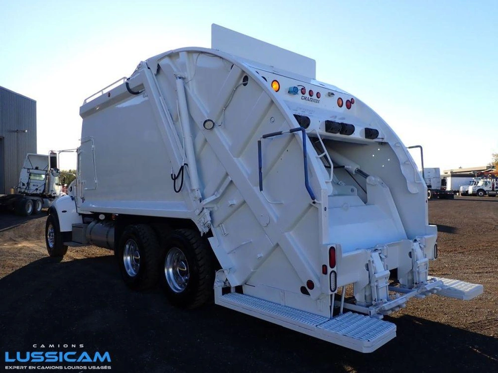 2020 Peterbilt 348