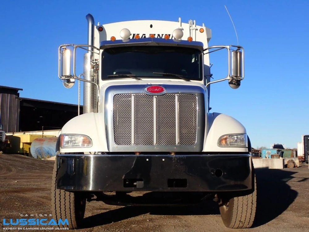 2020 Peterbilt 348