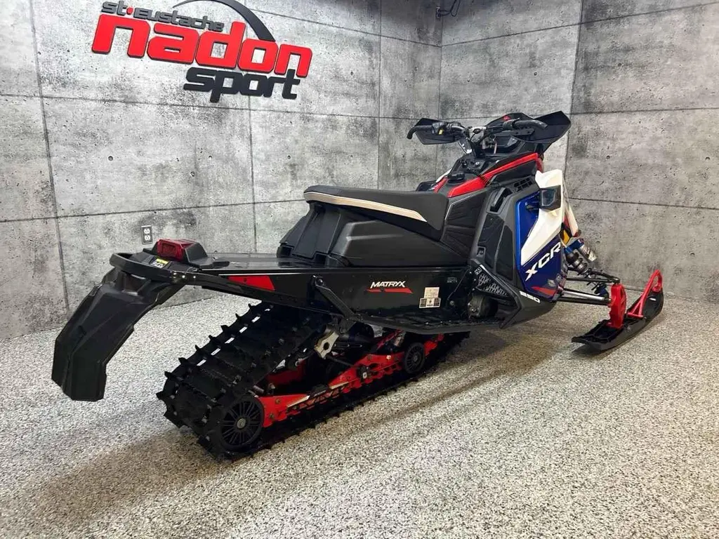 Polaris 850 INDY XCR 128  ( prix special tout inclus ! ) 2022