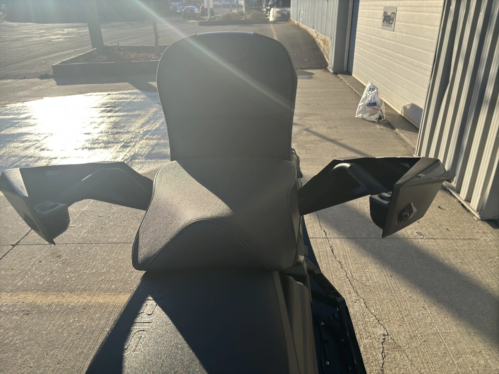 Polaris Prostar S4 Indy Adventure 137 2025 alt