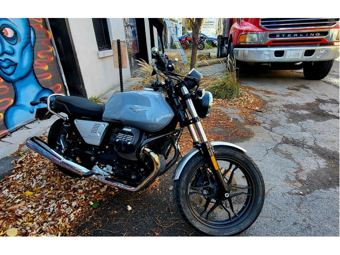 Moto Guzzi V7 Milano 2018 alt