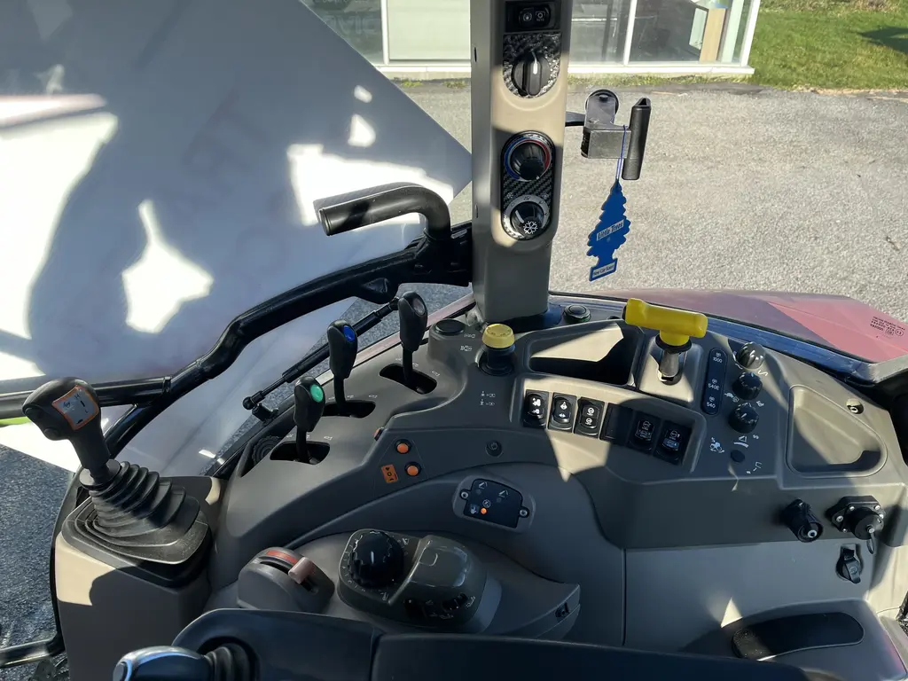 Case IH Farmall 105U 2015