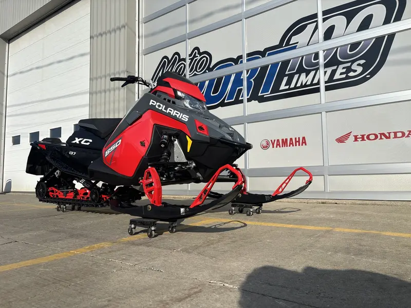 2024 Polaris INDY XC 137 850 / 2 ANS DE GARANTIE