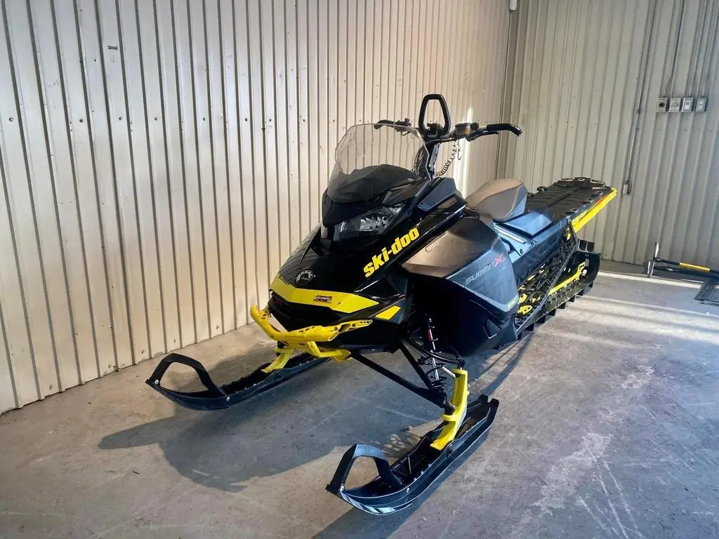 2017 Ski-Doo Summit X 165 850 E-TEC